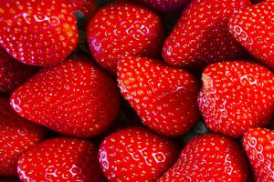 Dostępność truskawek z Kalifornii jest ograniczona.