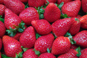 Polskie truskawki kontra owoce importowane