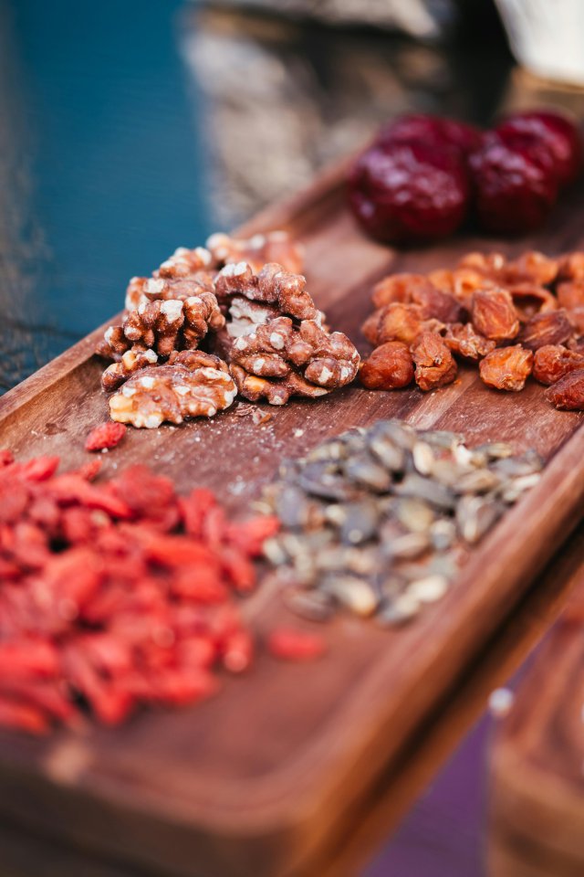 Superfoods: proszek czy całe nasiona, co działa w twoim śniadaniu?