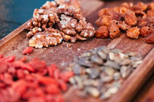 Superfoods: proszek czy całe nasiona, co działa w twoim śniadaniu?