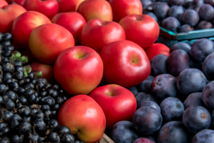 Handlowe podsumowanie dnia: aronia i jabłko w podaży, kupujący szukają śliwki, borówki i cebuli