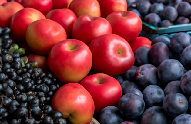 Handlowe podsumowanie dnia: aronia i jabłko w podaży, kupujący szukają śliwki, borówki i cebuli