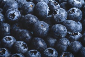 Dwa oblicza borówki po wiosennych przymrozkach to zjawisko, które może wystąpić po wystąpieniu przymrozków na plantacji borówek wiosną. Może to objawiać się zarówno uszkodzeniem roślin, co może prowadzić do mniejszego plonu, jak również może sprzyjać inte